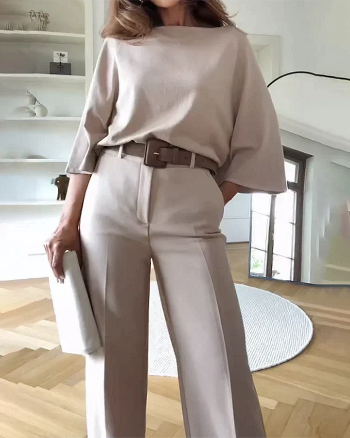 Beżowy dwuczęściowy zestaw damski, łączący elegancję z casualowym stylem. Wygodny komplet idealny na wiosnę/lato.