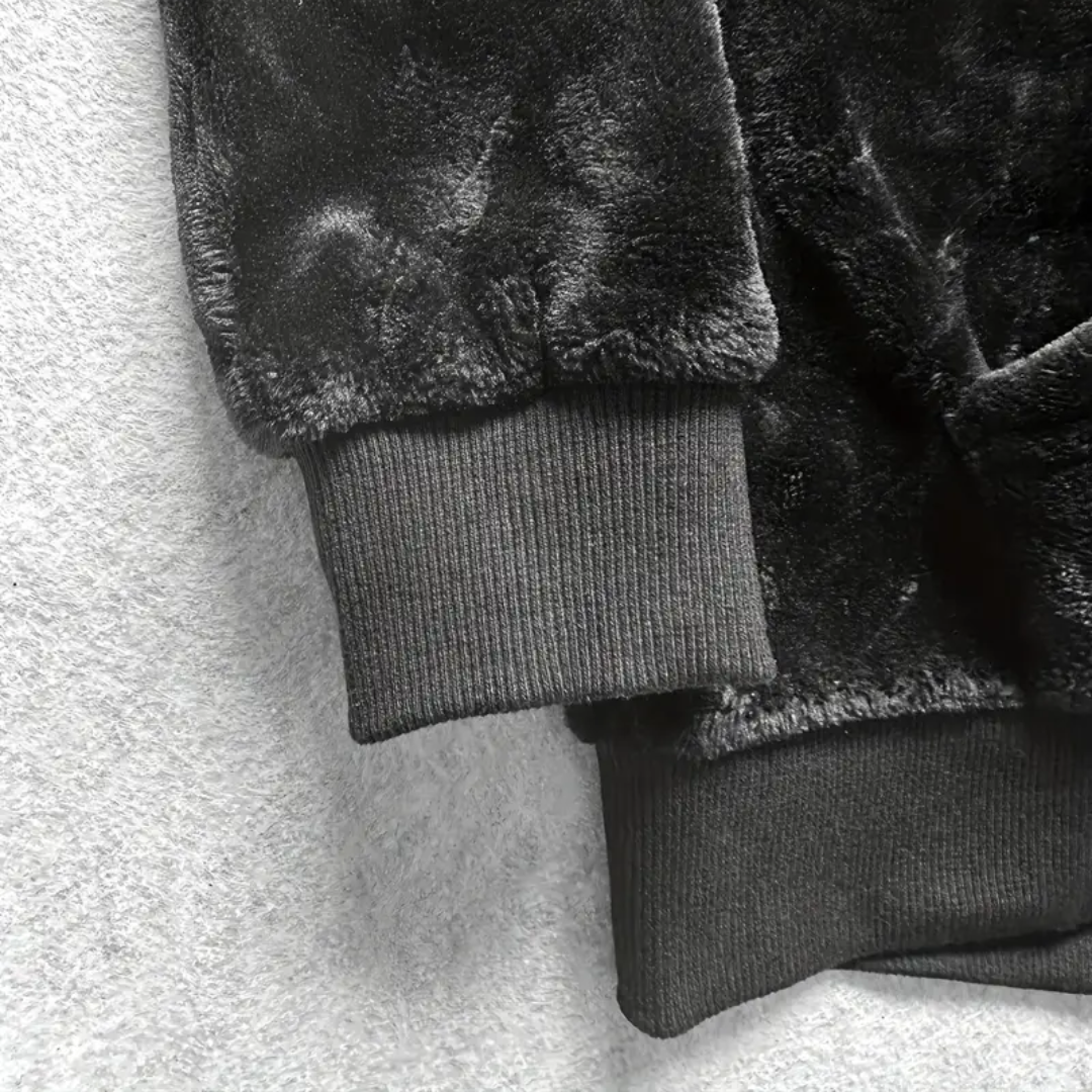 Męska bluza sportowa Emil z kapturem, idealna do casualowych stylizacji. Ciepła, pluszowa podszewka na zimę.