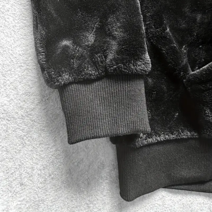 Męska bluza sportowa Emil z kapturem, idealna do casualowych stylizacji. Ciepła, pluszowa podszewka na zimę.