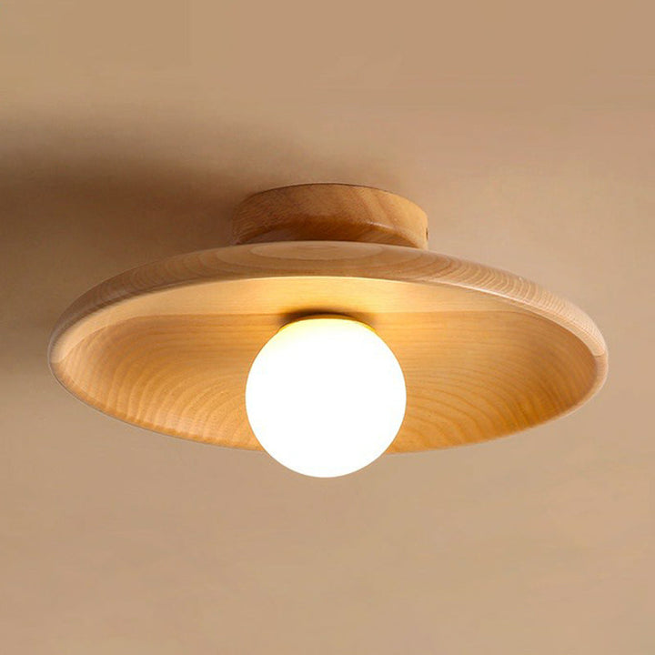 Nowoczesne oświetlenie sufitowe: minimalistyczna lampa z drewna, brązowa, idealna do ciepłego wystroju wnętrz.