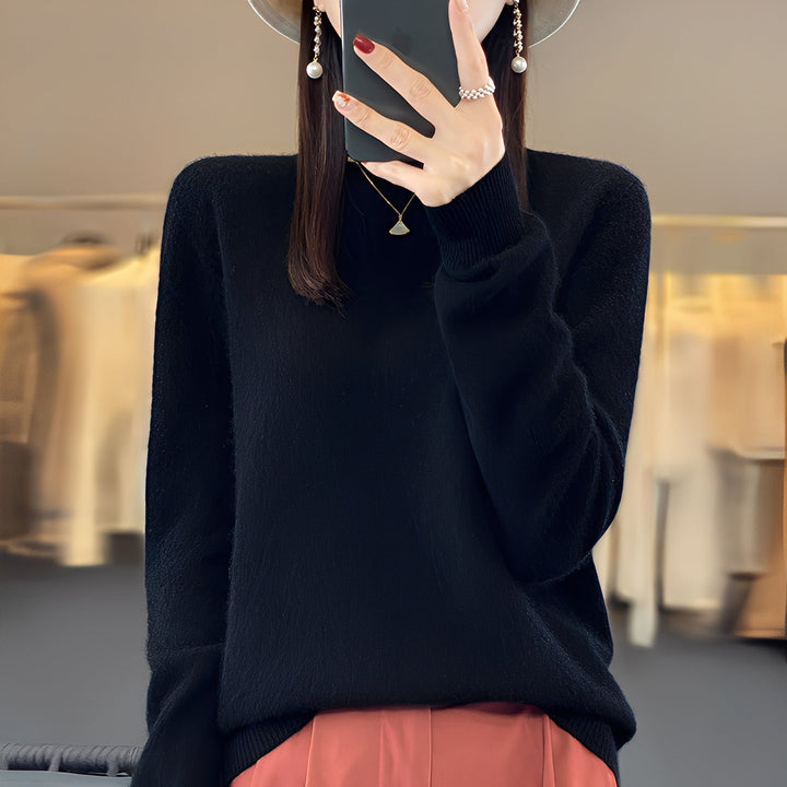 Klasyczny elegancki sweter damski z okrągłym dekoltem. Wygodna bluzka na każdą okazję.