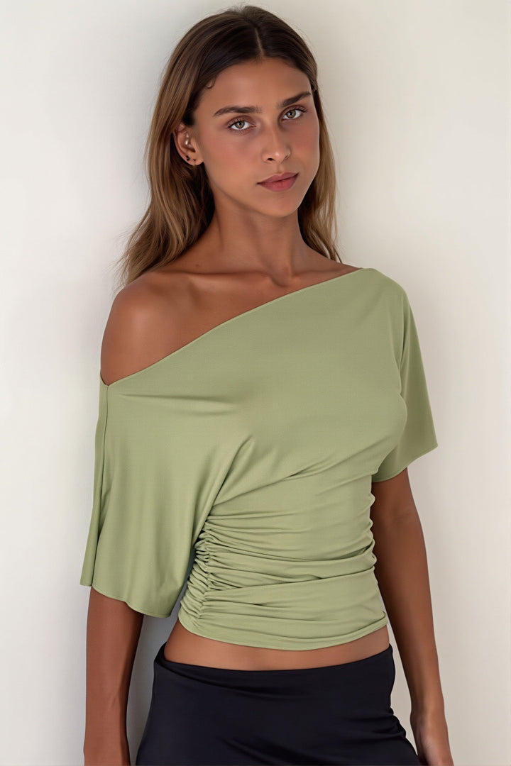 Elegancki top hiszpanka marszczony slim fit, idealny na lato i casualowe stylizacje.