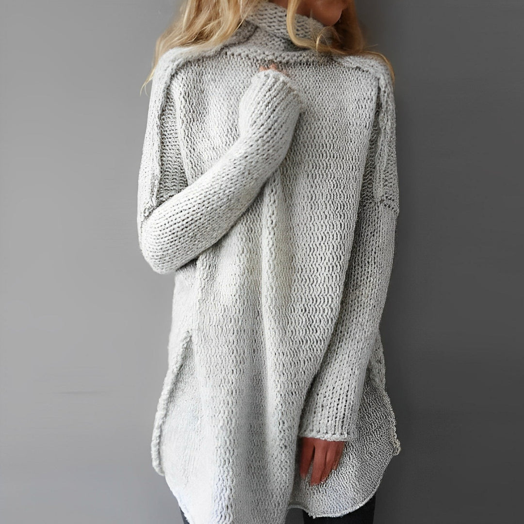 Stylowy damski sweter oversize z golfem, elegancki i modny. Idealny do casualowych i zimowych stylizacji.