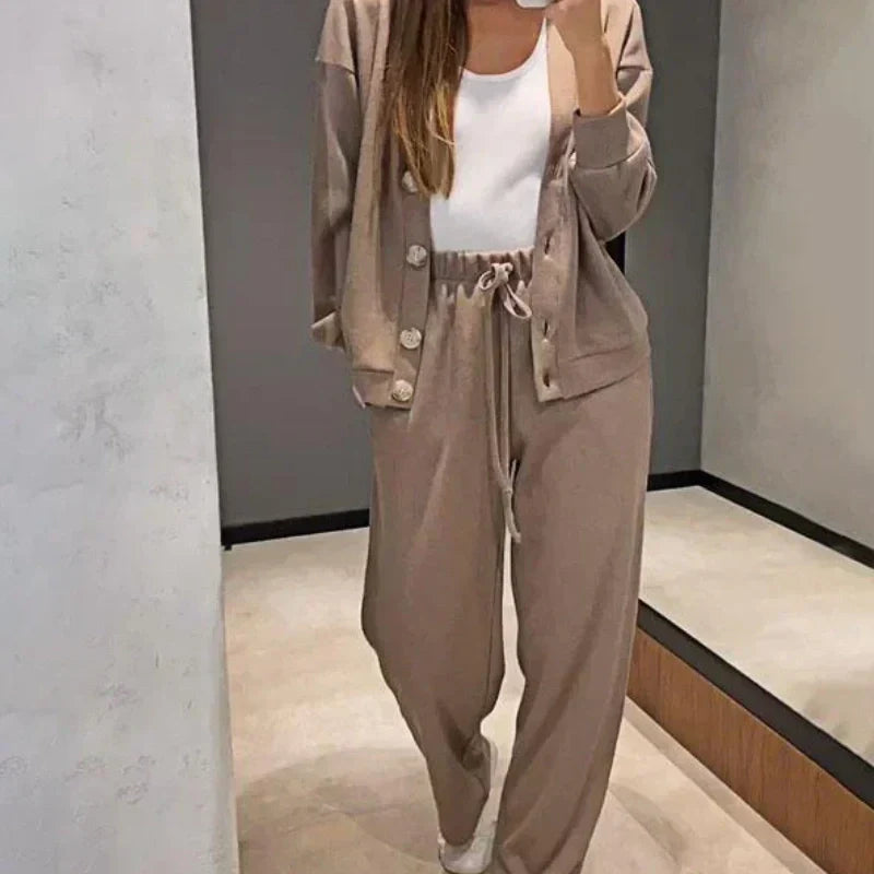 Damski sweter z wełny, część kompletu. Wygodny i uniwersalny styl casual na jesień/zimę.