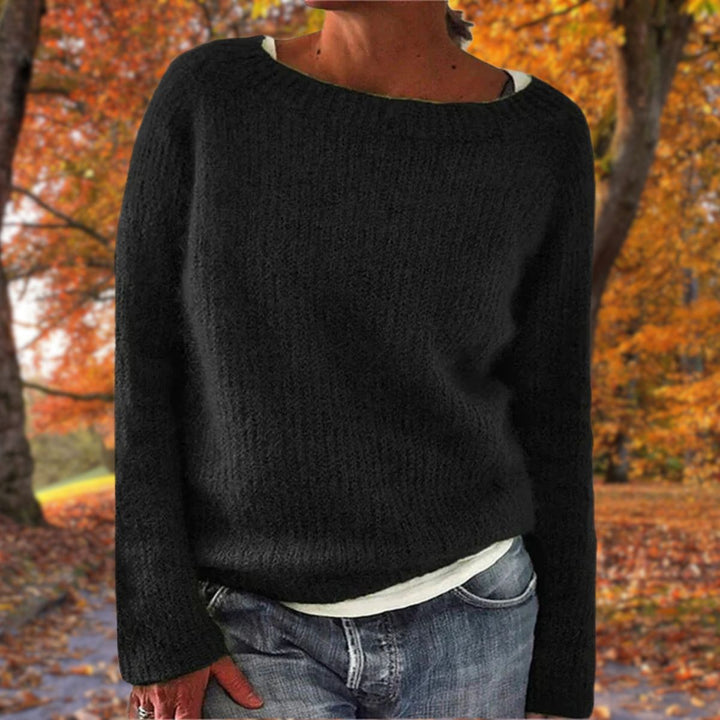 Modny damski sweter oversize, casualowy styl na jesień. Wygodny, luźny krój dla maksymalnego komfortu.