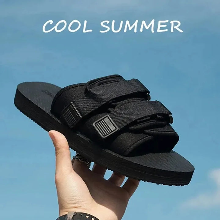 Regulowane czarne sandały unisex z płótna na rzep. Lekkie i wygodne buty letnie, idealne na wakacje.