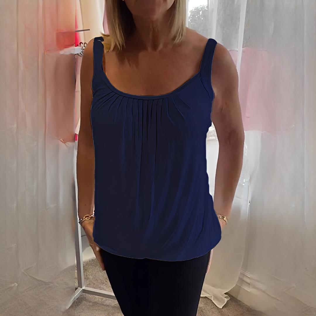 Plisowany damski bezrękawnik Catlyn. Elegancki i swobodny top, must-have na upalne lato.