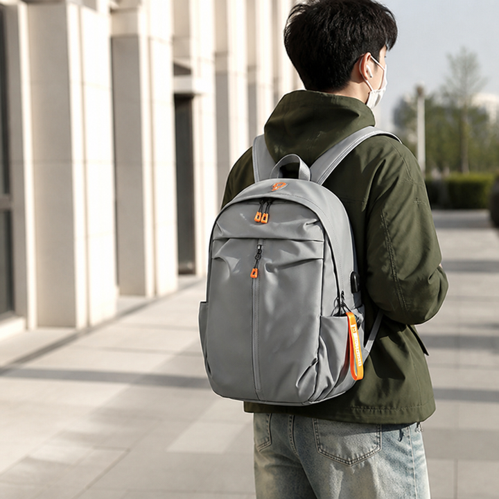 Funkcjonalny plecak na laptopa unisex do podróży i codziennego użytku. Posiada wyściełane, komfortowe paski.