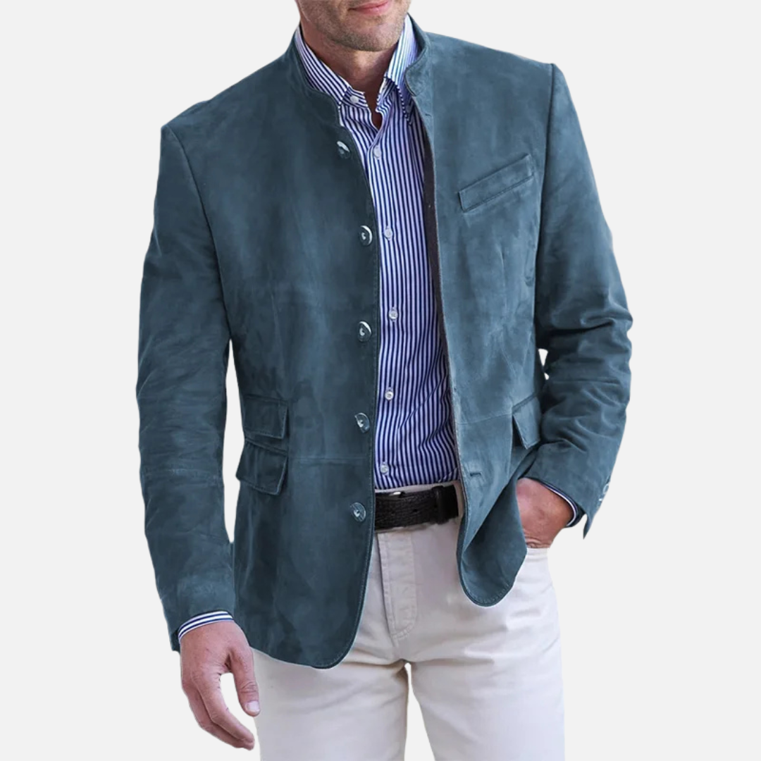 Modna marynarka męska z zamszu ze stójką. Wygodne okrycie na jesień, pasuje do smart-casual i codziennych stylizacji.