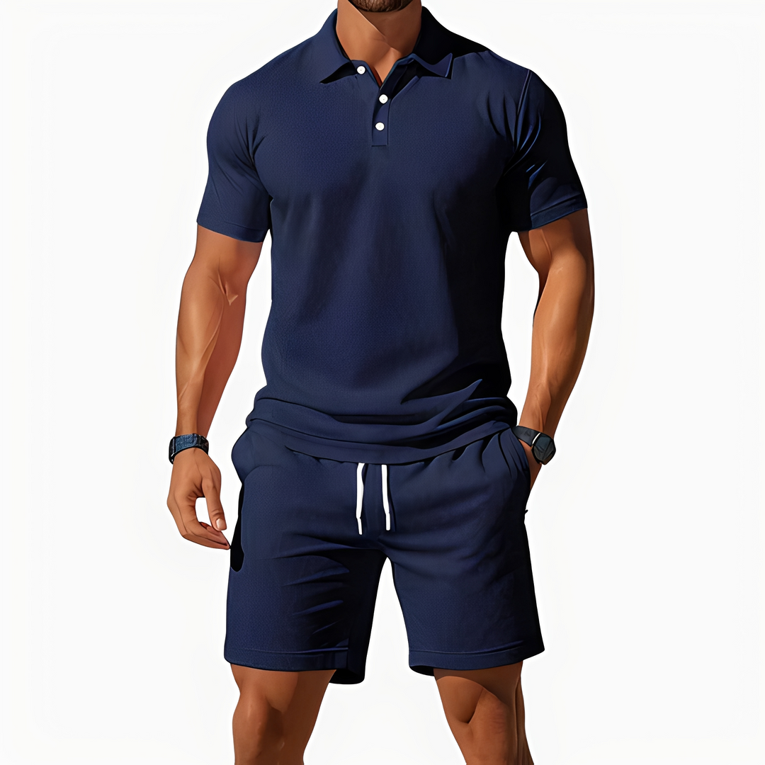 Wszechstronny męski zestaw: koszulka polo i szorty. Elegancki sportowy styl, komfort i swoboda na lato.