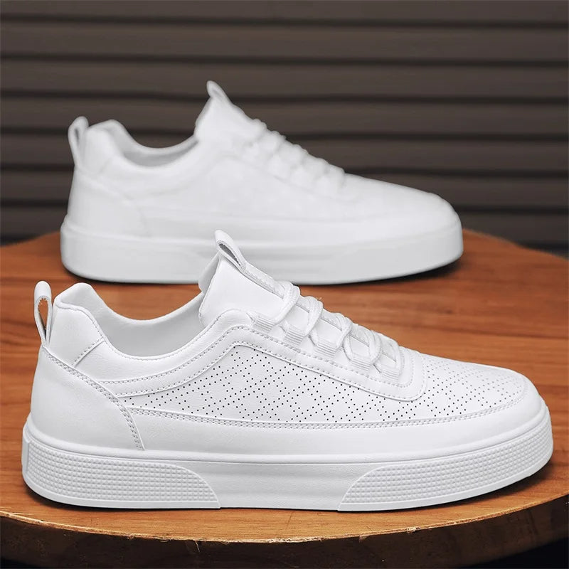 Biało-khaki męskie sneakersy skórzane. Luksusowe, wygodne buty casual idealne do miejskiego stylu na co dzień.