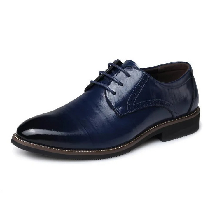 Czarne, formalne buty oxford. Męskie obuwie do garnituru z antypoślizgową podeszwą, zapewniającą bezpieczeństwo i komfort.