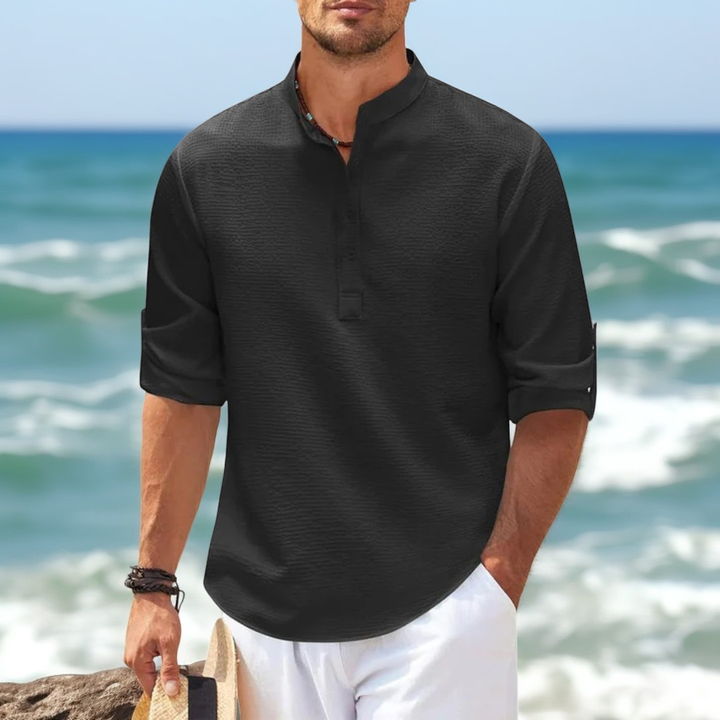 Męska letnia koszula, fason slim fit. Lekka i przewiewna, wygodna do codziennych casualowych stylizacji.