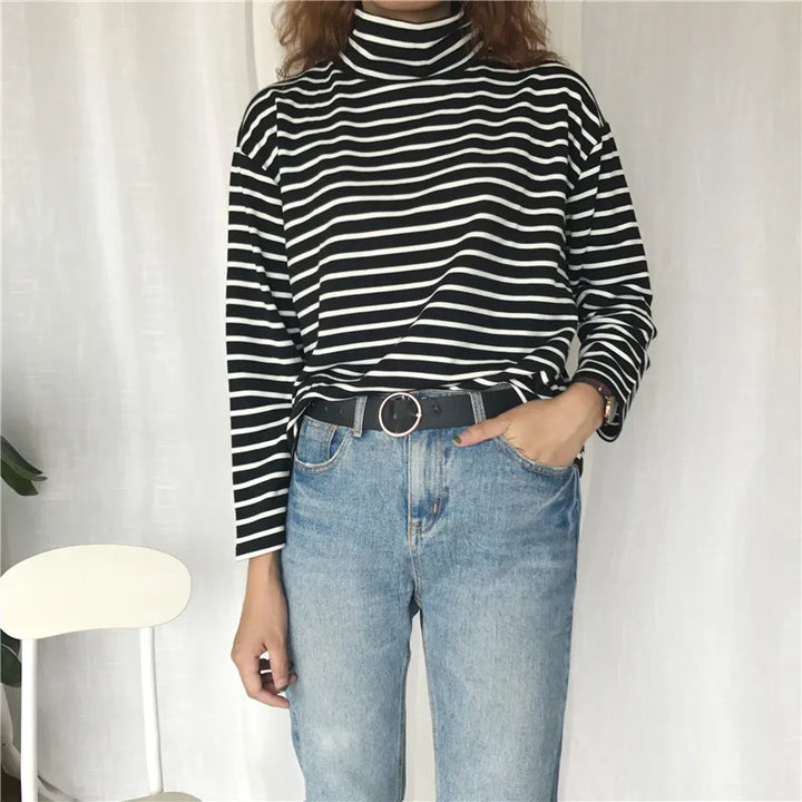 Modna damska bluzka z golfem, luźny krój w paski. Casualowy styl Harajuku, długi rękaw.