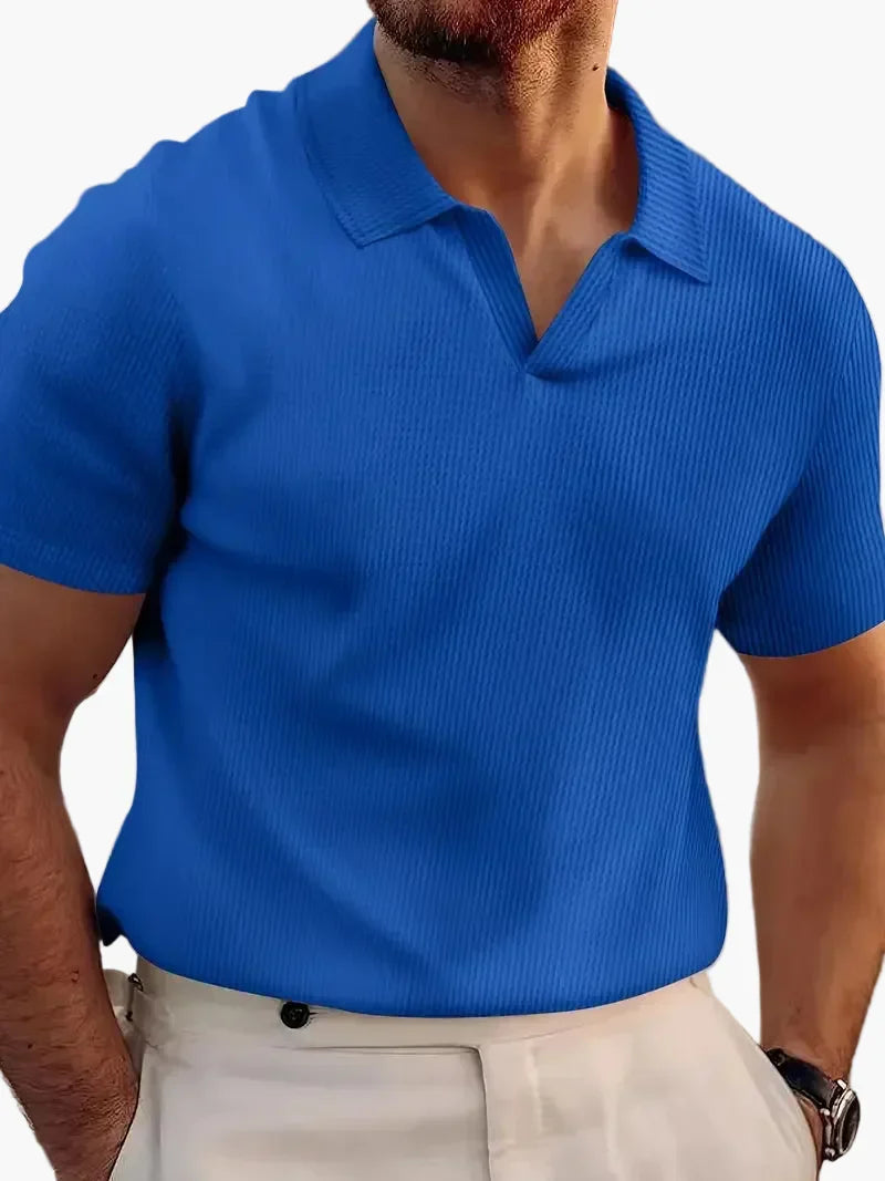 Stylowa męska koszulka polo z dekoltem V i krótkim rękawem. Idealna na co dzień i do eleganckich stylizacji.