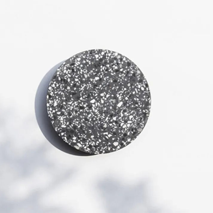 Minimalistyczna lampa ścienna LED terrazzo. Skandynawski design, idealna do przedpokoju i sypialni. Oświetlenie wnętrza.