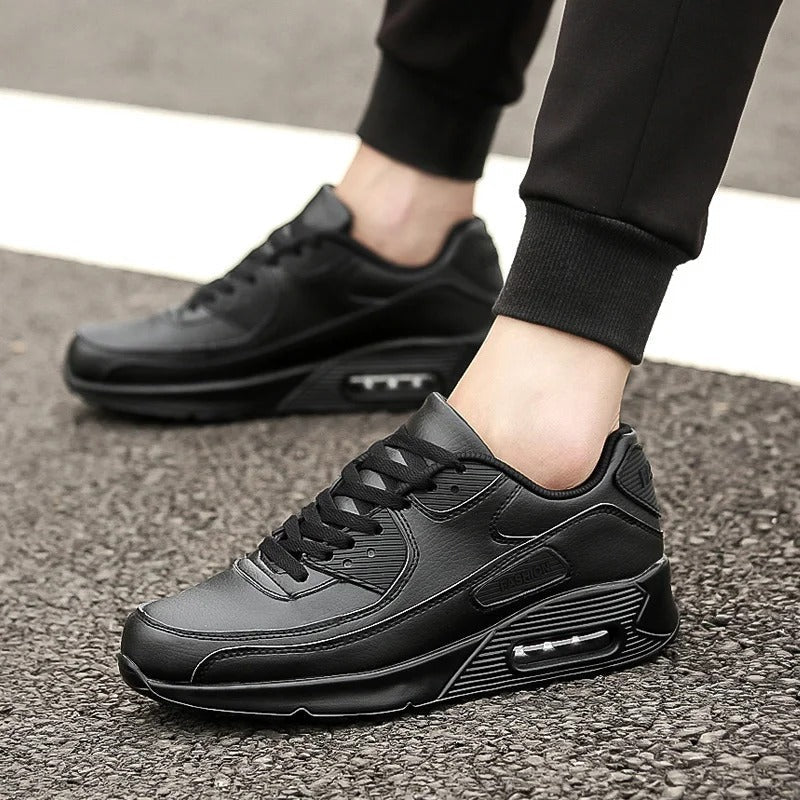 Męskie białe sneakersy z grubą podeszwą, idealne do codziennych stylizacji. Modne, eleganckie i komfortowe obuwie.