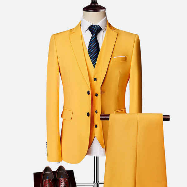 Stylowy garnitur męski trzyczęściowy slim fit. Nowoczesny krój, elegancki design na każdą okazję.
