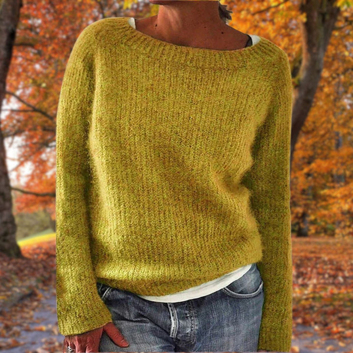 Damski sweter oversize, idealny na jesień, luźny krój, długi rękaw, zapewnia komfort i styl.