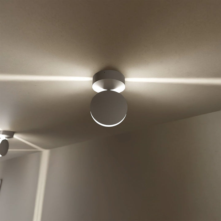 Projektor LED HaloGlow do oświetlenia imprezowego i nastrojowego w domu, oferuje efekt świetlny 360°.