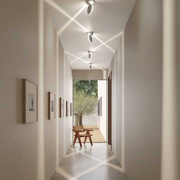 Uniwersalny projektor LED HaloGlow, tworzący nastrojowe oświetlenie 360° do domu i sypialni.