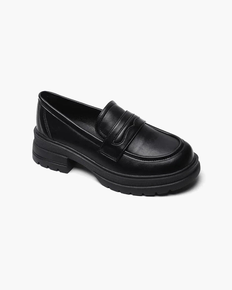Modne jesienne mokasyny damskie. Komfortowe buty z wkładką, idealne do eleganckich i casualowych outfitów.