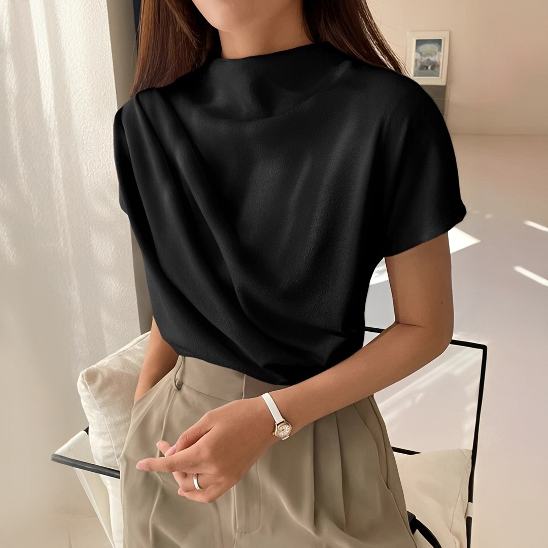 Modna damska bluzka z krótkim rękawem, letnia, w casualowym stylu. Perfekcyjna góra do letnich outfitów.
