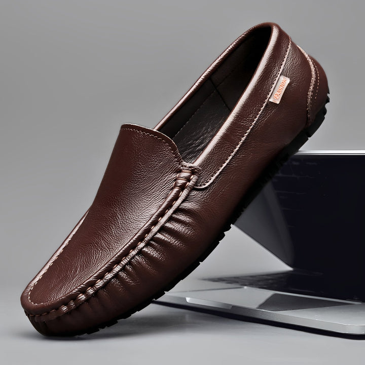 Klasyczne, eleganckie męskie buty wizytowe, idealne na co dzień i formalne okazje. Wygodne obuwie.