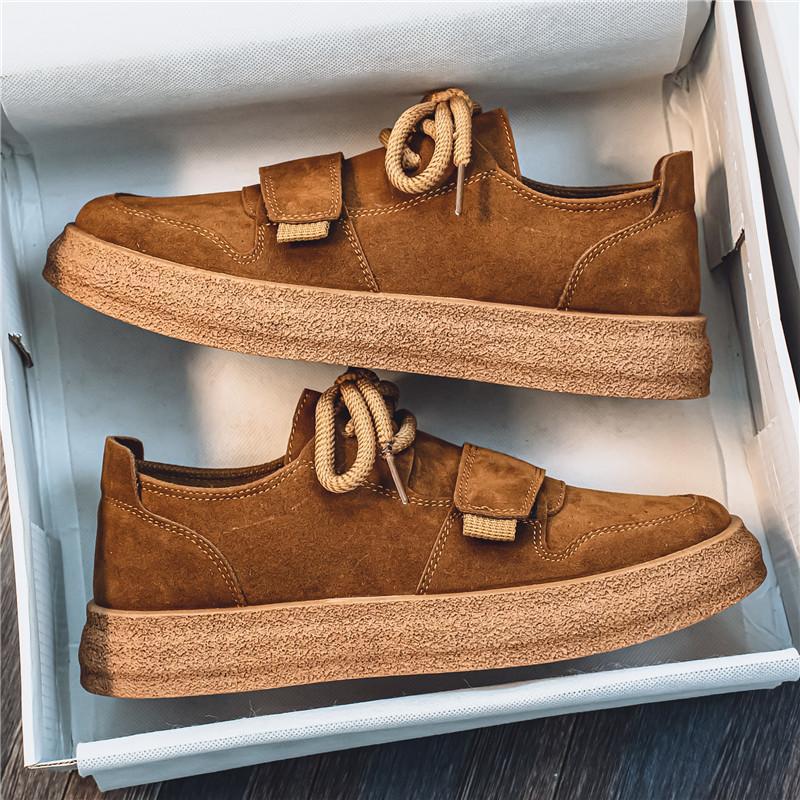 Modne damskie sneakersy na grubej platformie, z wygodną cholewką. Idealne do jeansów.