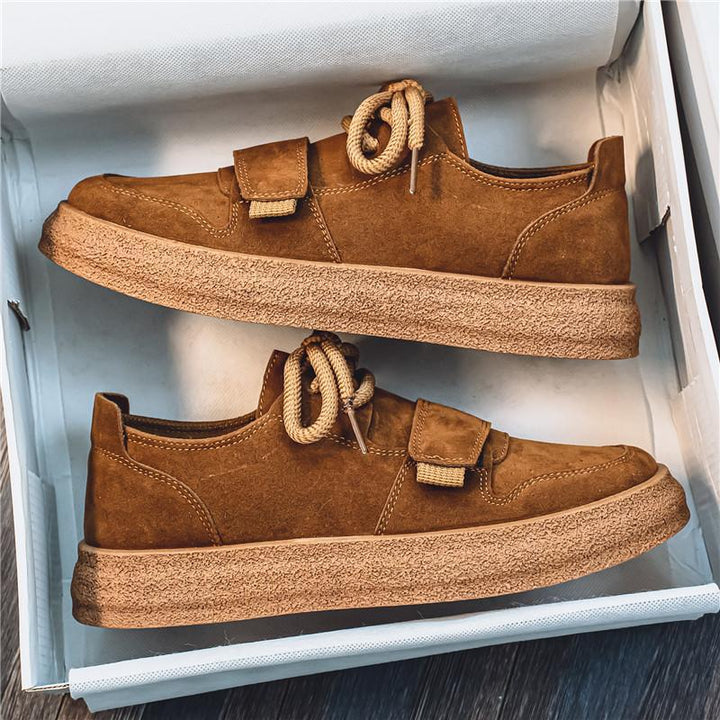 Modne damskie sneakersy na grubej platformie, z wygodną cholewką. Idealne do jeansów.