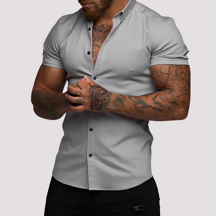 Półformalna męska koszula letnia slim-fit, idealna do biura w upalne dni i na wieczorne wyjścia.
