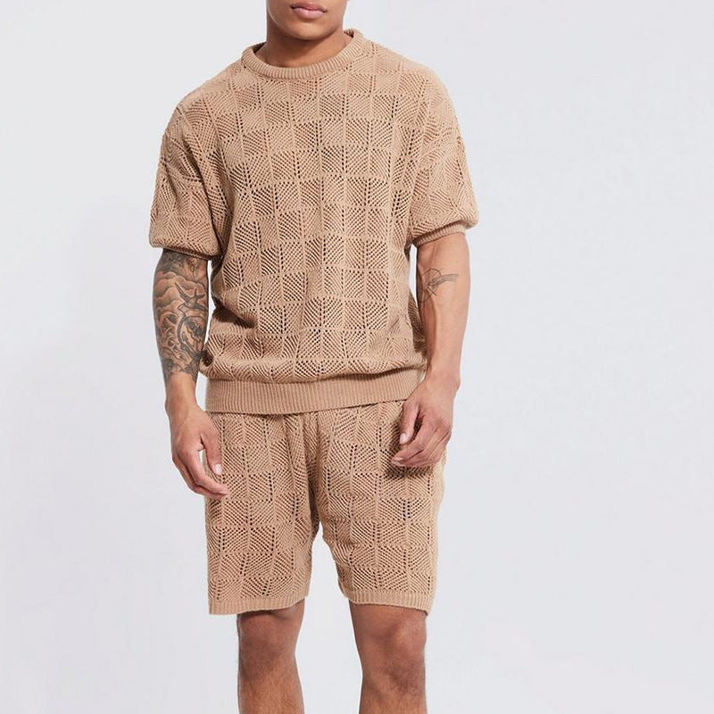 Dwuczęściowy komplet męski streetwear: luźny t-shirt i spodenki. Wygodna odzież męska na lato, styl miejski.