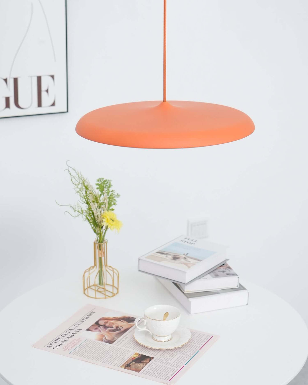 Lampa wisząca LED z akrylu. Nowoczesne oświetlenie do jadalni, minimalistyczny design.