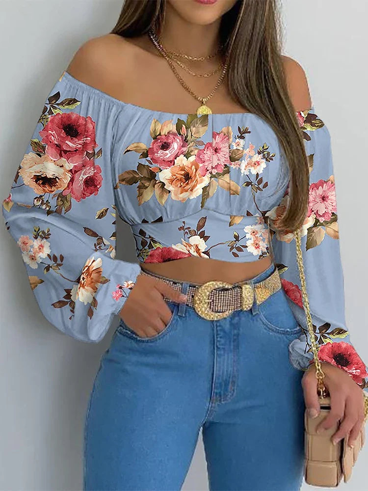 Damski top boho z odkrytymi ramionami. Casualowa letnia bluzka z lampionowymi rękawami, idealna do swobodnych stylizacji.