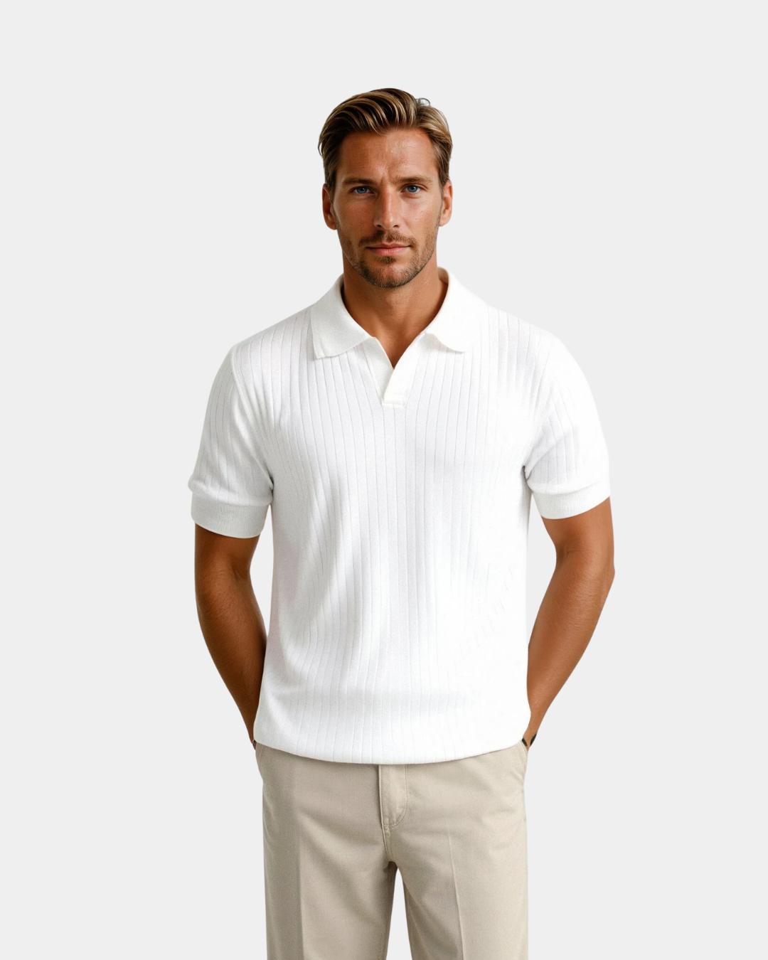 Męskie polo slim fit z teksturowanej dzianiny, białe, z otwartym kołnierzem. Idealne do stylizacji smart casual.