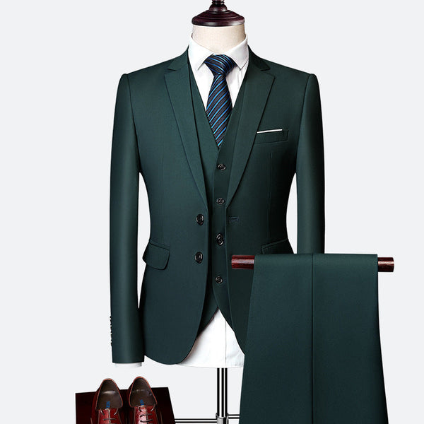 Granatowy garnitur męski trzyczęściowy slim fit. Elegancki, modny, idealny na formalne wyjścia.