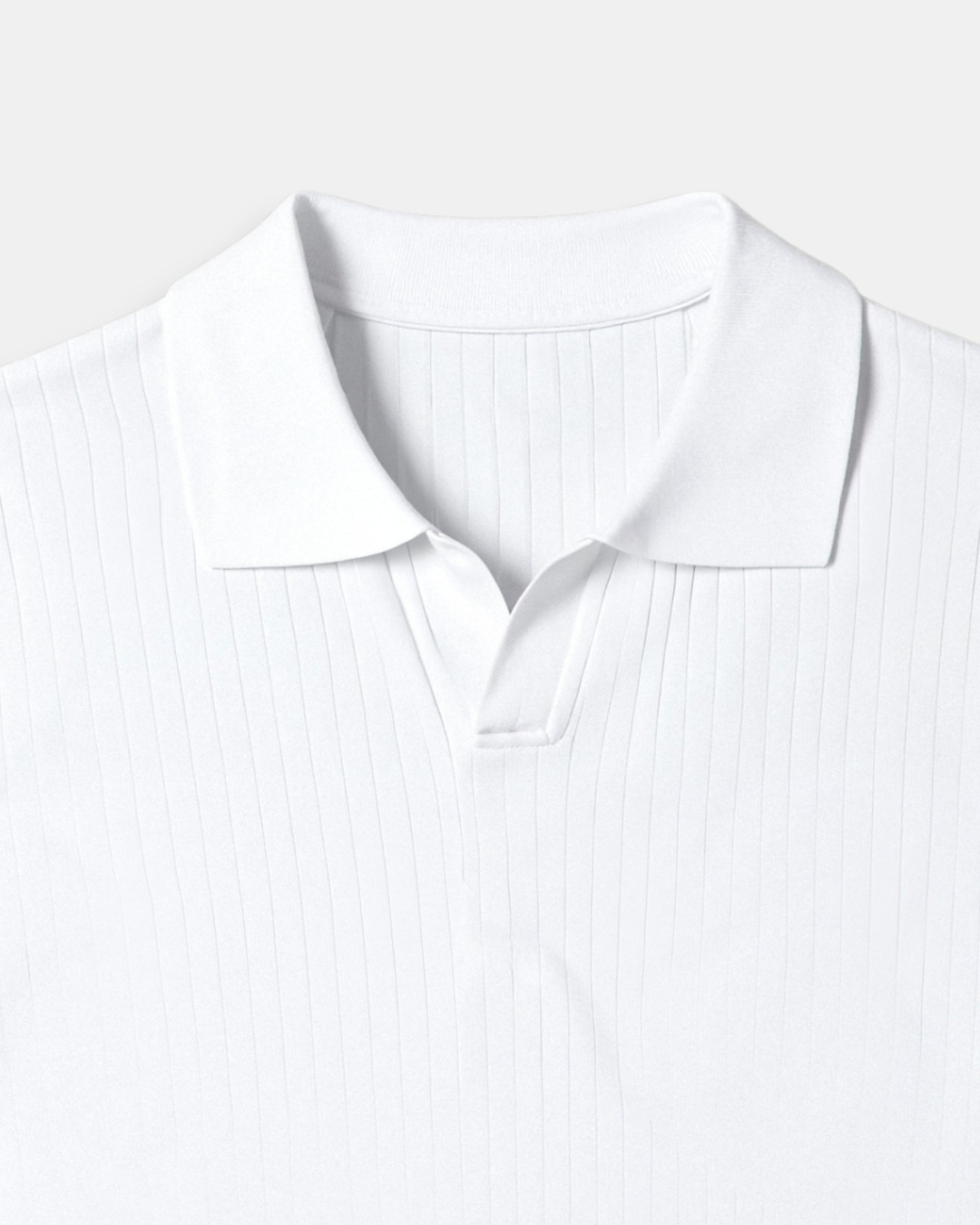 Męskie polo w fasonie slim fit, z modną teksturowaną dzianiną i stylowym otwartym kołnierzem. Casualowy look.