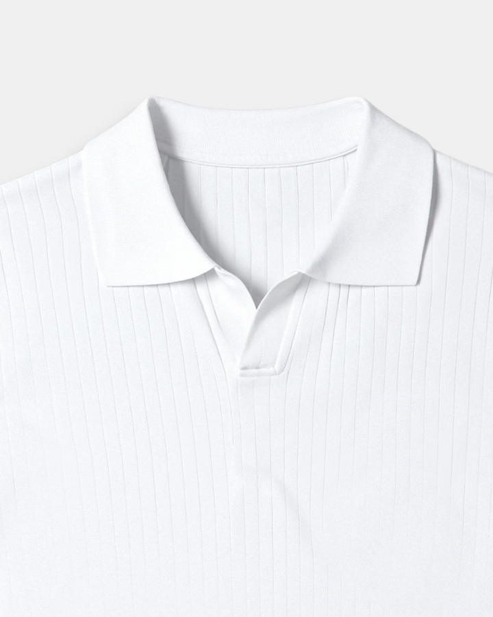 Męskie polo w fasonie slim fit, z modną teksturowaną dzianiną i stylowym otwartym kołnierzem. Casualowy look.