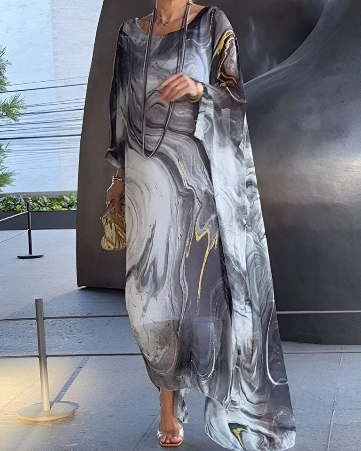 Elegancka sukienka maxi damska na lato, z wzorzystym nadrukiem i wygodnymi rękawami batwing.