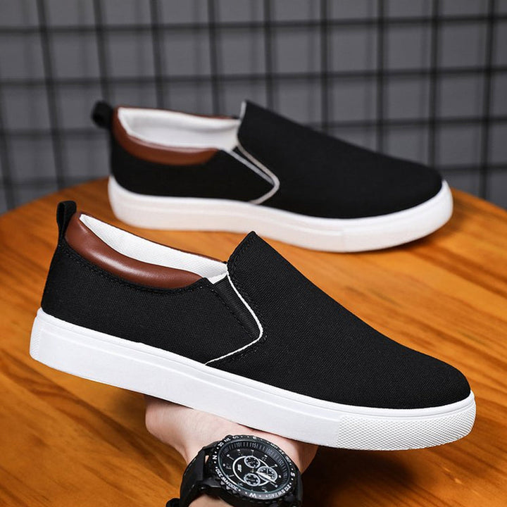 Lekkie męskie obuwie slip-on Lennard z płótna, idealne na długie letnie spacery i relaks.