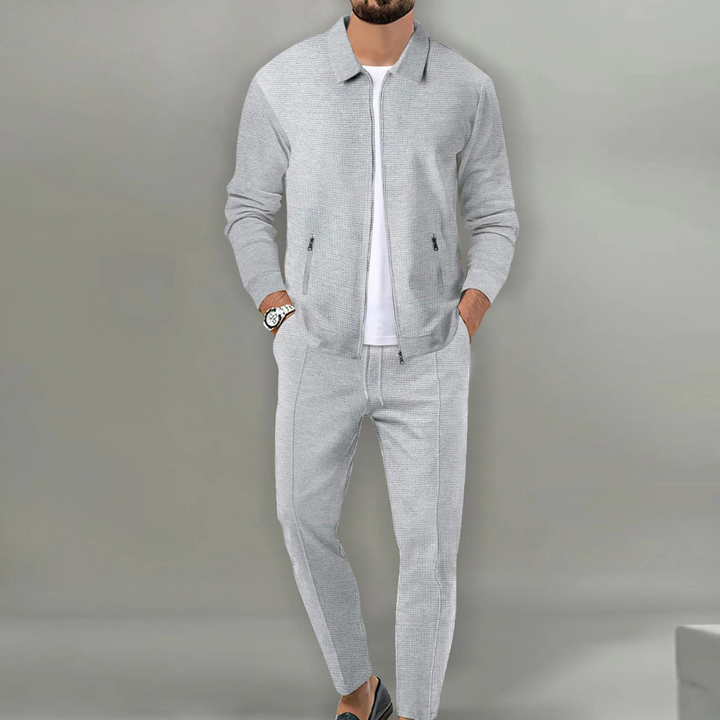 Nowoczesny męski dres ze smukłym krojem. Modny komplet casualowy, doskonały na co dzień i do sportu.