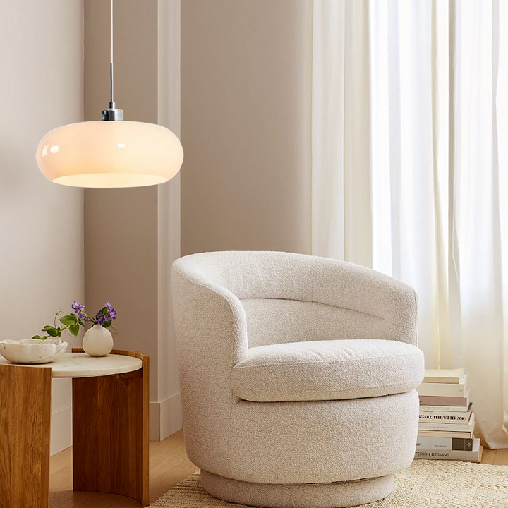 Minimalistyczna lampa wisząca, szkło, design skandynawski. Oświetlenie do nowoczesnych wnętrz.