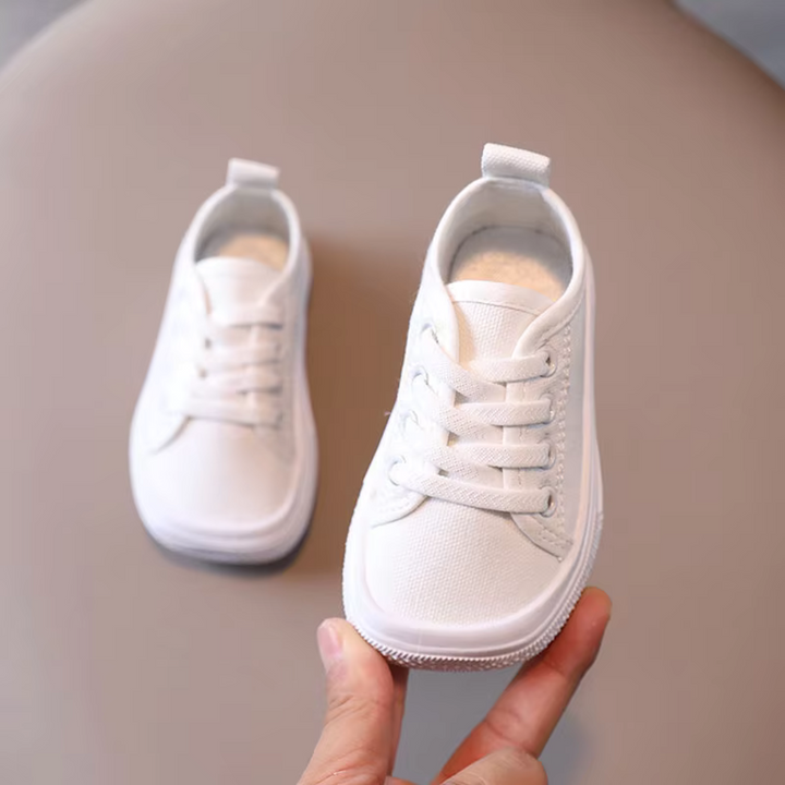 Lekkie obuwie dziecięce TinyTracks – wygodne sneakersy dla dzieci zapewniające komfort przez cały dzień.