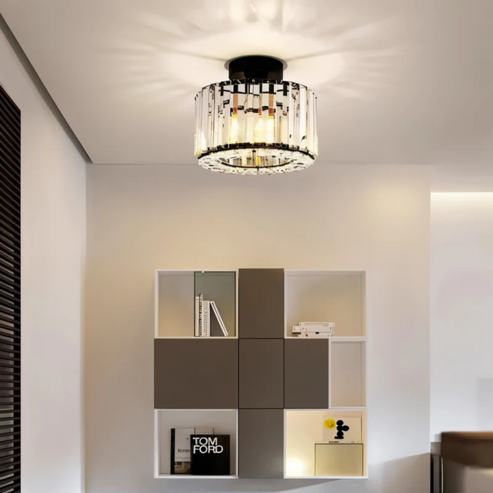 Czarna lampa sufitowa kryształowa, nowoczesne oświetlenie wnętrz. Stylowa i elegancka dekoracja do salonu.