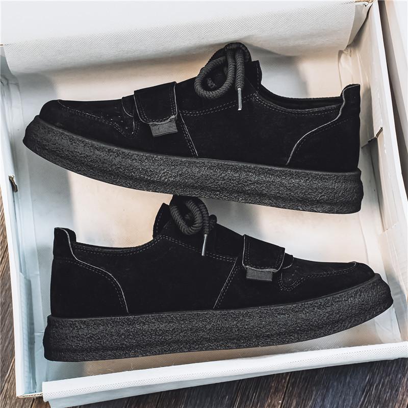 Komfortowe damskie sneakersy na platformie, idealne na długie spacery. Modny akcent do stylizacji.