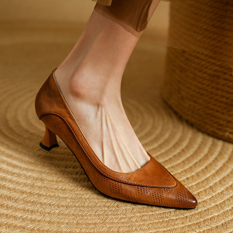 Damskie szpilki ze szpiczastym noskiem, eleganckie i ponadczasowe. Idealne buty do wieczorowych stylizacji.
