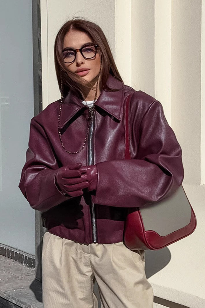 Damska krótka ramoneska, idealna do rockowych stylizacji. Modne okrycie wierzchnie na wiosnę i jesień.
