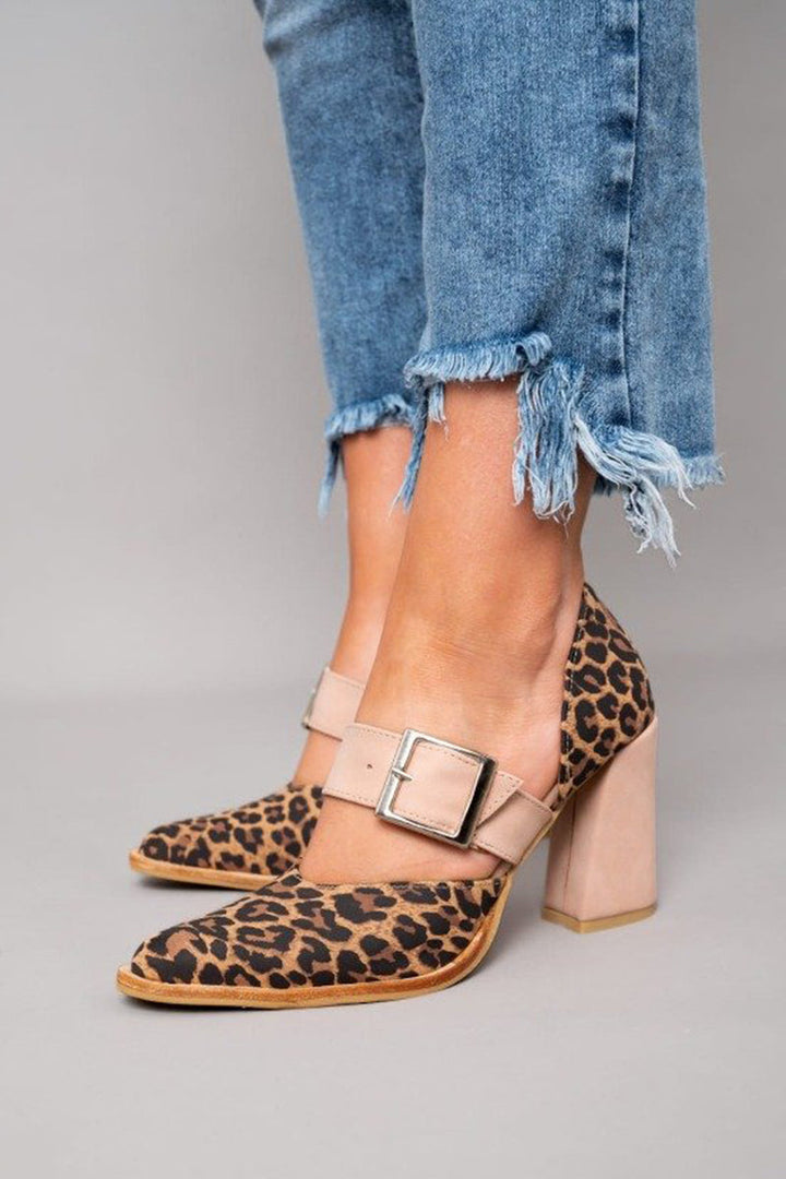 Damskie szpilki leopard nude ze stabilnym blokowym obcasem. Eleganckie, modne sandały slingback na wieczór.