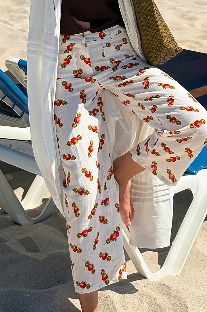 Wygodne spodnie damskie casual z prostą nogawką, wzorem w homary. Idealne na plażę i lato.