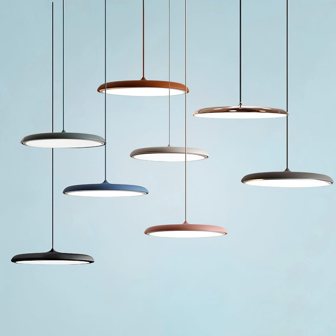 Akrylowa lampa wisząca LED. Nowoczesne oświetlenie sufitowe, minimalistyczny design.